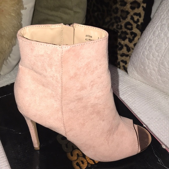 Pink Heels - Picture 2 of 3